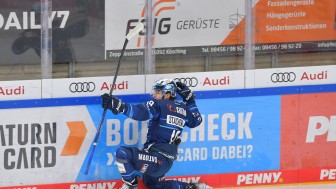 Wojciech Stachowiak bejubelt seinen vorentscheidende Treffer zum 5:2.
Foto: Johannes Traub/JT-Presse.de Wojciech Stachowiak bejubelt seinen vorentscheidende Treffer zum 5:2.
Foto: Johannes Traub/JT-Presse.de