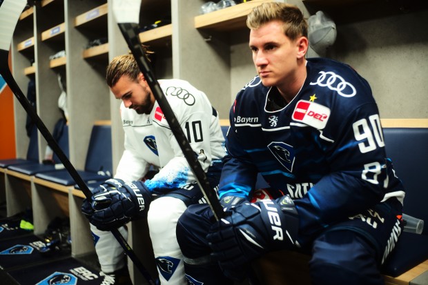 Mirko Höfflin und Jerome Flaake beim Fotoshooting zur Präsentation des Trikots der abgelaufenen Saison.