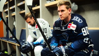 Mirko Höfflin und Jerome Flaake beim Fotoshooting zur Präsentation des Trikots der abgelaufenen Saison. Mirko Höfflin und Jerome Flaake beim Fotoshooting zur Präsentation des Trikots der abgelaufenen Saison.