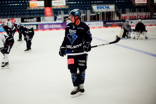Panther-Neuzugang Simon Gnyp beim ersten Eistraining.