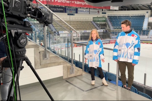 Colton Jobke beim Videodreh zur Vorstellung der Gewinnertrikots.