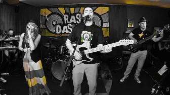Die Ingolstädter Reggae-Band RasDashaN sorgt auf der Saisoneröffnungsfeier für Stimmung.
Foto: RasDashaN