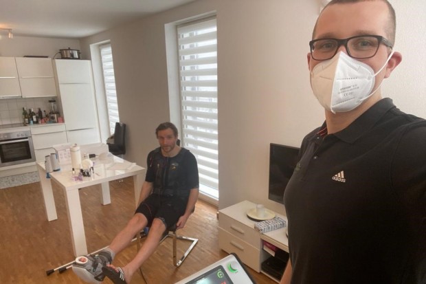 Auch zuhause wurden die Spieler besucht, um ihre Trainingseinheiten durchzuführen.