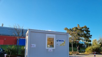 In der Teststation auf dem Parkplatz der SATURN-Arena werden die "Panther-PCR-Tests" vogenommen. In der Teststation auf dem Parkplatz der SATURN-Arena werden die "Panther-PCR-Tests" vogenommen.