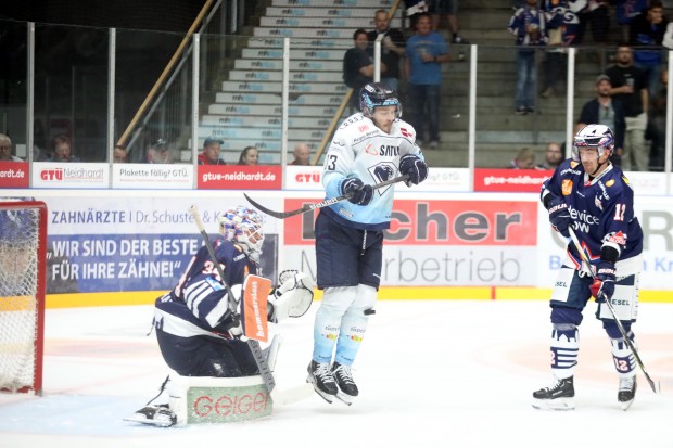 Charles Bertrand und die Panther setzten sich in Ravensburg mit 3:1 durch.
Foto: Kim Enderle