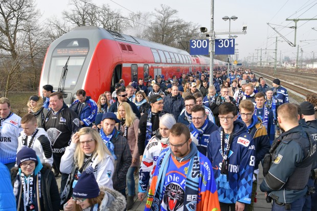 Am 22. Januar reisen die Panther-Fans mit dem Zug zum Oberbayern-Derby nach München. Für nur 20 Euro mit dabei sein!
Foto: Johannes TRAUB / JT-Presse.de