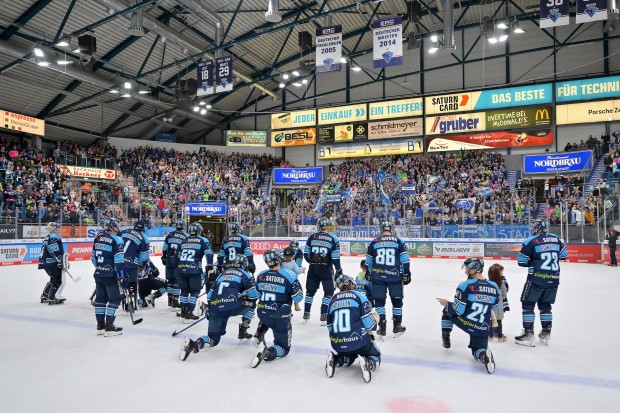 Gänsehautatmosphäre herrschte in den ersten Heimspielen der neuen Saison in der SATURN-Arena.
Foto: Johannes Traub/JT-Presse.de