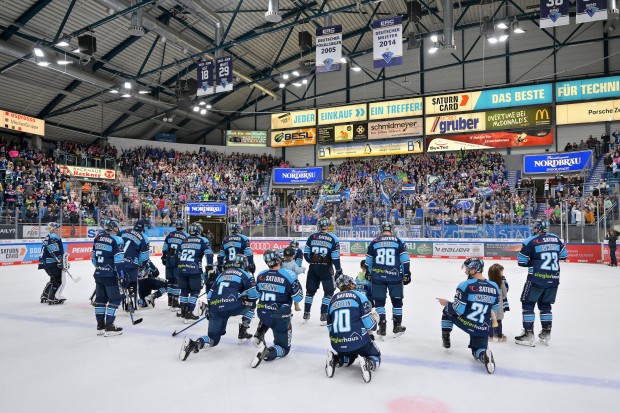 Gänsehautatmosphäre herrschte in den ersten Heimspielen der neuen Saison in der SATURN-Arena.
Foto: Johannes Traub/JT-Presse.de