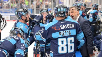 Headcoach Mark French und die Panther wollen im zweiten Heimspiel des Wochenendes ein anderes Gesicht zeigen.
Foto: Johannes Traub/JT-Presse.de Headcoach Mark French und die Panther wollen im zweiten Heimspiel des Wochenendes ein anderes Gesicht zeigen.
Foto: Johannes Traub/JT-Presse.de