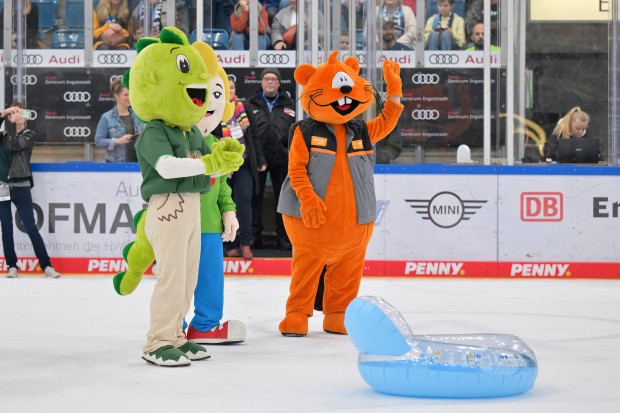 Highlight in der zweiten Pause. Das Maskottchen-Spiel "Reise nach Jerusalem". 
Foto: Johannes Traub/JT-Presse.de