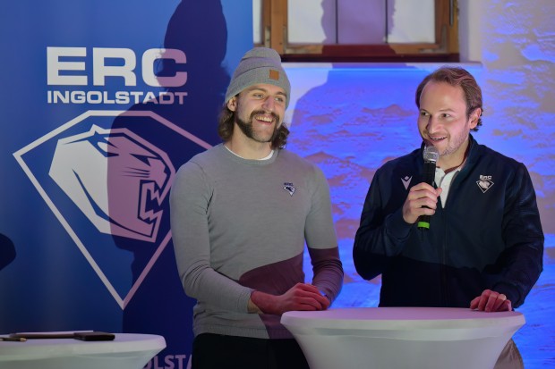 Wojciech Stachowiak und Marko Friedrich beantworten Fragen der Fans.
Foto: Johannes Traub/JT-Presse.de