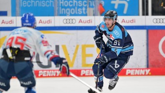 Der Kapitän geht voran: Fabio Wagner und die Panther starten am Freitag ins Playoff-Halbfinale.
Foto: Johannes Traub/JT-Presse.de Der Kapitän geht voran: Fabio Wagner und die Panther starten am Freitag ins Playoff-Halbfinale.
Foto: Johannes Traub/JT-Presse.de
