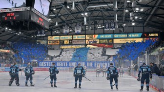 Jetzt Ihre Dauerkarte für Saison 2023/24 sichern und bei jedem Heimspiel live dabei sein.
Foto: Johannes Traub/JT-Presse.de Jetzt Ihre Dauerkarte für Saison 2023/24 sichern und bei jedem Heimspiel live dabei sein.
Foto: Johannes Traub/JT-Presse.de