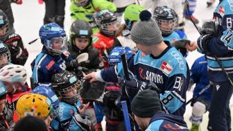 Zum Scluss gab es für alle Kinder Geschenke.
Foto: Johannes Traub/JT-Presse.de