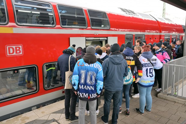 500 Panther-Fans reisten mit dem DB Regio Bayern Fanzug nach München.
Foto: Johannes Traub/JT-Presse.de