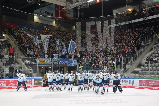 Gemeinsam mit 1000 mitgereisten Fans feierten die Panther einen 5:0-Derbysieg in Augsburg.
Foto: Johannes Traub/JT-Presse.de