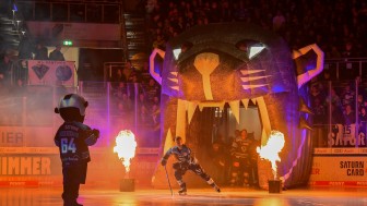 Heiße Playoff-Atmosphäre heute in der SATURN-Arena.
Foto: Johannes Traub/JT-Presse.de Heiße Playoff-Atmosphäre heute in der SATURN-Arena.
Foto: Johannes Traub/JT-Presse.de