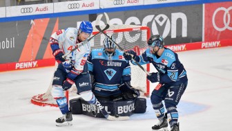 Ein später Treffer der Adler machte den Unterschied.
Foto: Johannes Traub/JT-Presse.de Ein später Treffer der Adler machte den Unterschied.
Foto: Johannes Traub/JT-Presse.de