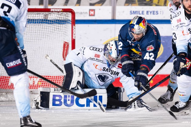 Jonas Stettmer vereitelt eine Chance von Yasin Ehliz. 
Foto: City-Press