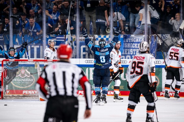 Frederik Storm sorgte mit seinem Siegtreffer für einen Jubelsturm in der Arena.
Foto: Renner/City-Press