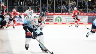 Voll gefordert werden die Panther um Daniel Pietta am Freitag in Schwenningen.
Foto: DEL-Photosharing