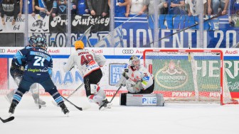 Charles Bertrand stellte mit seinem 2:1 die Weichen auf Sieg.
Foto: Johannes Traub/JT-Presse.de Charles Bertrand stellte mit seinem 2:1 die Weichen auf Sieg.
Foto: Johannes Traub/JT-Presse.de