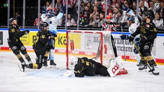 Die Panther bejubeln bei den Kölner Haien einen 3:2-Erfolg.
Foto: DEL-Photosharing Die Panther bejubeln bei den Kölner Haien einen 3:2-Erfolg.
Foto: DEL-Photosharing