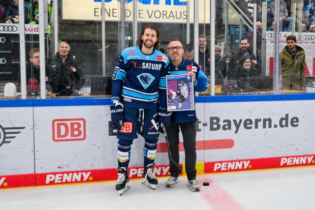 Titel verteidigt: Wojciech Stachowiak wurde von ERC-Fan Christian zum zweiten Mal in Folge zum Panther des Monats ausgezeichnet.
Foto: Johannes Traub/JT-Presse.de