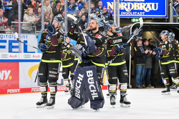 Die Panther feierten nach dem Spiel eine starke Hauptrunde.
Foto: Johannes Traub/JT-Presse.de