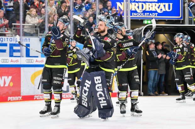 Die Panther feierten nach dem Spiel eine starke Hauptrunde.
Foto: Johannes Traub/JT-Presse.de