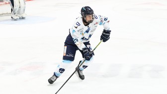 Eigengewächs Mathias Binder feiert morgen sein Debüt in der Profimannschaft der Panther.
Foto: Ralf Lüger Eigengewächs Mathias Binder feiert morgen sein Debüt in der Profimannschaft der Panther.
Foto: Ralf Lüger