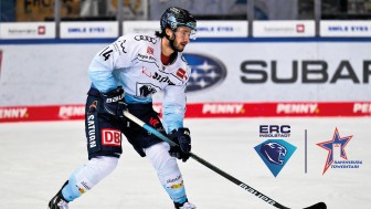 Daniel Schwaiger empfahl sich in der Vorsaison als Förderlizenzspieler für einen Vertrag beim ERC.
Foto: Johannes Traub/JT-Presse.de Daniel Schwaiger empfahl sich in der Vorsaison als Förderlizenzspieler für einen Vertrag beim ERC.
Foto: Johannes Traub/JT-Presse.de