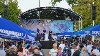 Auf der Bühne wird sich das neue Panther-Team den Fans vorstellen.
Foto: Johannes Traub/JT-Presse.de