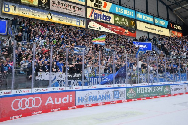 Endlich wieder gemeinsam in der SATURN-Arena. Am Samstag findet das erste Heimspiel statt!
Foto: Johannes Traub/JT-Presse.de