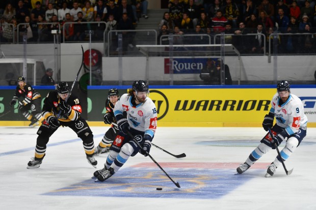 Die Panther um Wojciech Stachowiak (2.v.r.) laufen heute erstmals in dieser Saison in der SATURN-Arena auf.
Foto: Stephane Heude