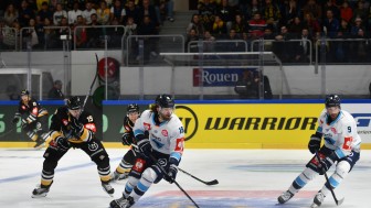 Die Panther um Wojciech Stachowiak (2.v.r.) laufen heute erstmals in dieser Saison in der SATURN-Arena auf.
Foto: Stephane Heude