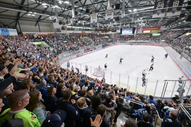 Die Schwenninger Wild Wings gastieren zum Heimauftakt in der SATURN-Arena.
Foto: Johannes Traub/JT-Presse.de