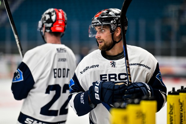Beim Trainingsauftakt kamen die Helme erstmals zum Einsatz.
Foto: Johannes Traub/JT-Presse.de