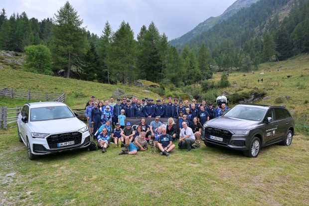 Das gemeinsame Foto mit dem Panther-Team vor der Latscher Alm.
Foto: Johannes Traub/JT-Presse.de
