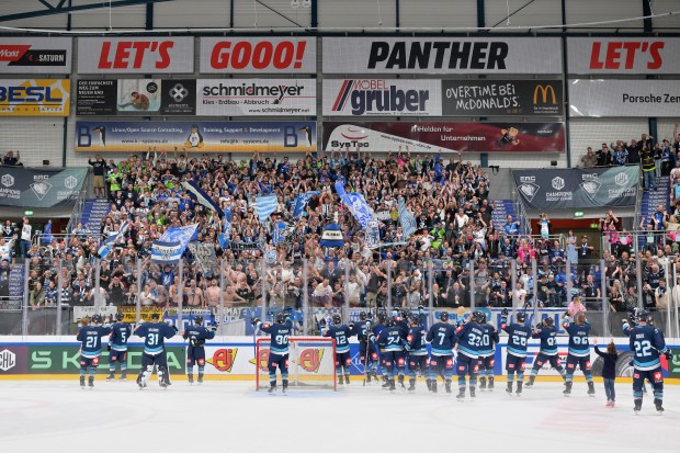 Große Vorfreude auf das erste Heimspiel der DEL-Saison. Die Panther endlich wieder in der SATURN-Arena.
Foto: Johannes Traub/JT-Presse.de