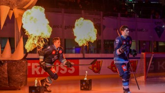 Es wird wieder heiß in der SATURN-Arena.
Am Freitag spielt der ERC zum ersten Mal daheim!
Foto: Johannes Traub/JT-Presse.de Es wird wieder heiß in der SATURN-Arena.
Am Freitag spielt der ERC zum ersten Mal daheim!
Foto: Johannes Traub/JT-Presse.de