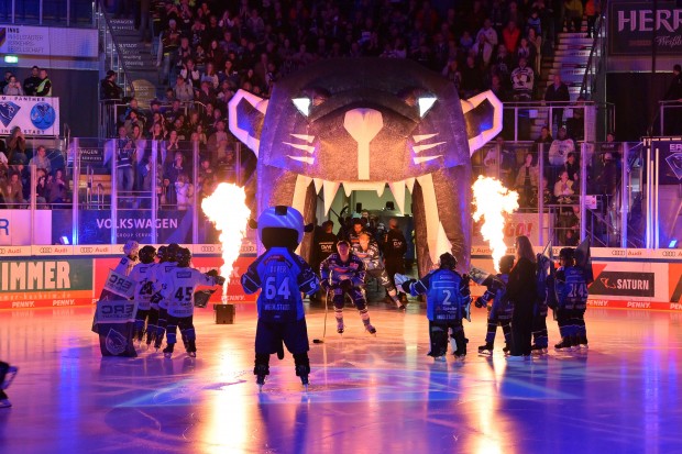 Ein neuer Einlauf. Die Panther kommen ab sofort alle gemeinsam aufs Eis.
Foto: Johannes Traub/JT-Presse.de