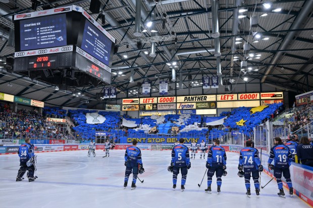 Gemeinsam in die Saison 2024/25. Ab dem 27. Februar ist die neue Dauerkarte erhältlich.
Foto: Johannes Traub/JT-Presse.de