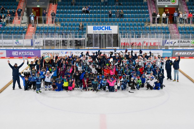 Gruppenfoto beim ersten Kids Day powered by Audi in dieser Saison.
Foto: Johannes Traub/JT-Presse.de