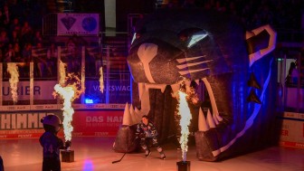 Drittes Heimspiel innerhalb einer Woche für den ERC.
Foto: Johannes Traub/JT-Presse.de Drittes Heimspiel innerhalb einer Woche für den ERC.
Foto: Johannes Traub/JT-Presse.de