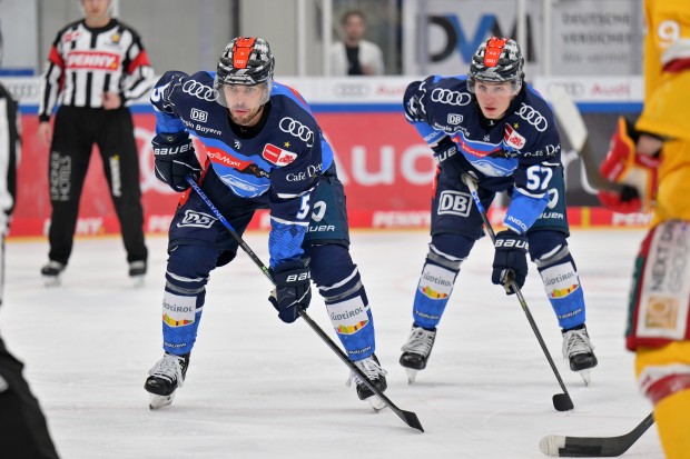 Das nächste Derby vor Augen. Die Panther mit Fabio Wagner (li.) und Enrico Henriquez empfangen morgen Nürnberg.
Foto: Johannes Traub/JT-Presse.de