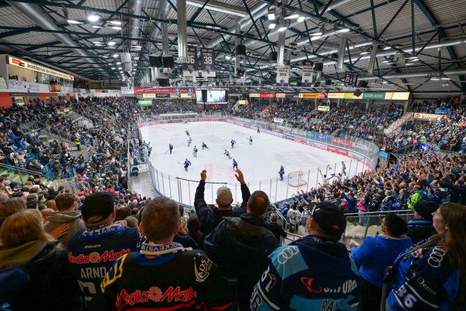 Zum zweiten Mal in Folge ist die SATURN-Arena ausverkauft.
Foto: Johannes Traub/JT-Presse.de