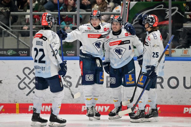 Im DEL-Auftaktspiel wollen die Blau-Weißen in Augsburg jubeln.
Foto: Johannes Traub/JT-Presse.de
