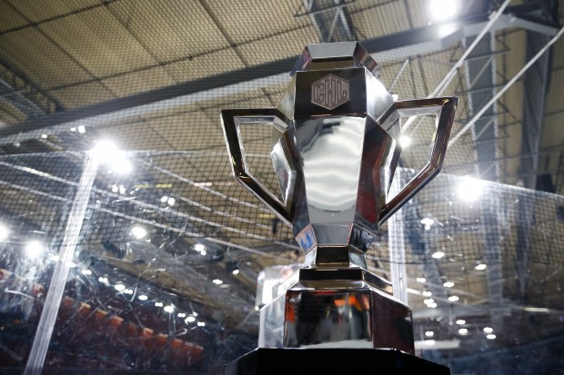 Am Wochenende an verschiedenen Orten in Ingolstadt: Der CHL-Pokal.