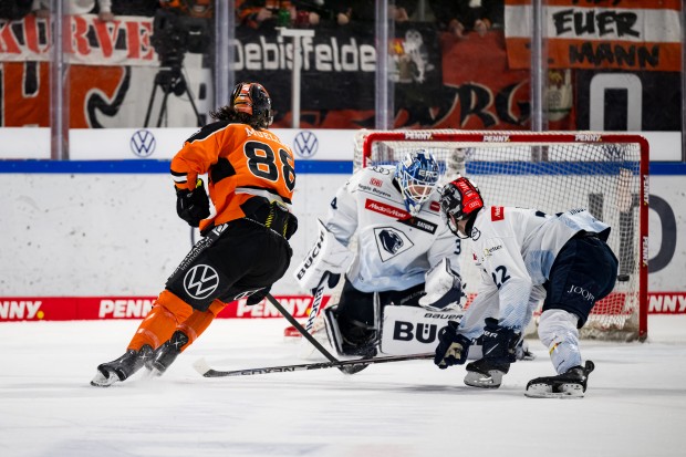 Peter Mueller trifft in der 36. Minute zum vorentscheidenden 2:1.
Foto: City-Press